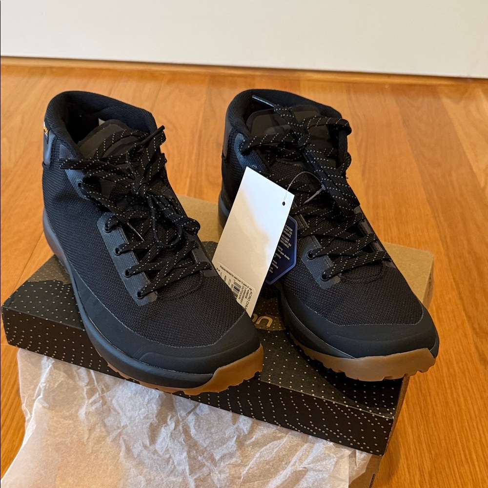 Salomon Black Athletic Mid-Top Shoes with Gum Outsole